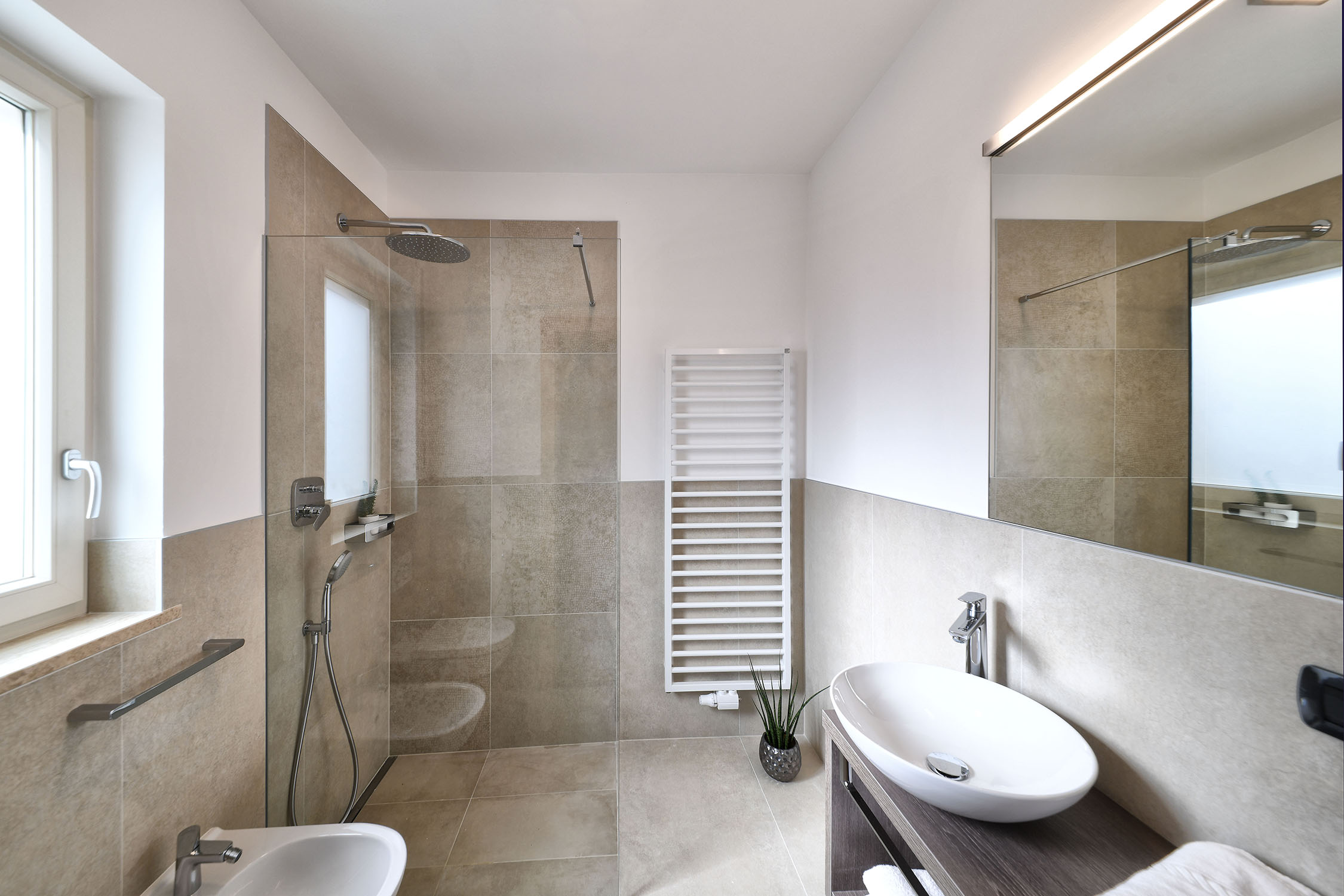 Bathroom in the Andreas Marini room - Hotel das stachelburg