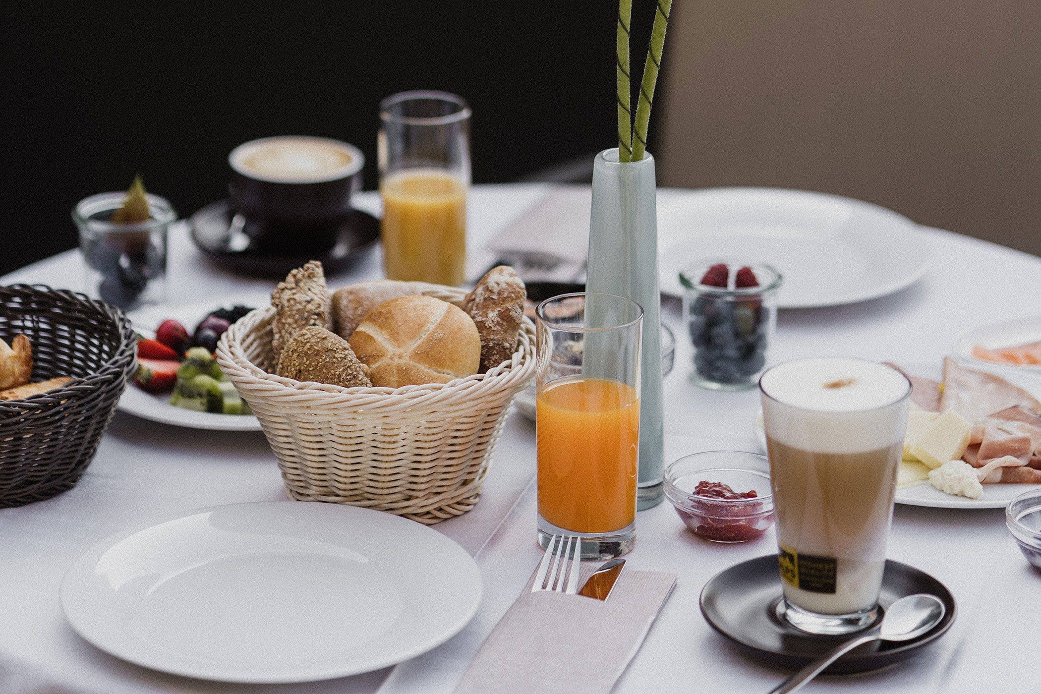 Gedeckter Fühstückstisch