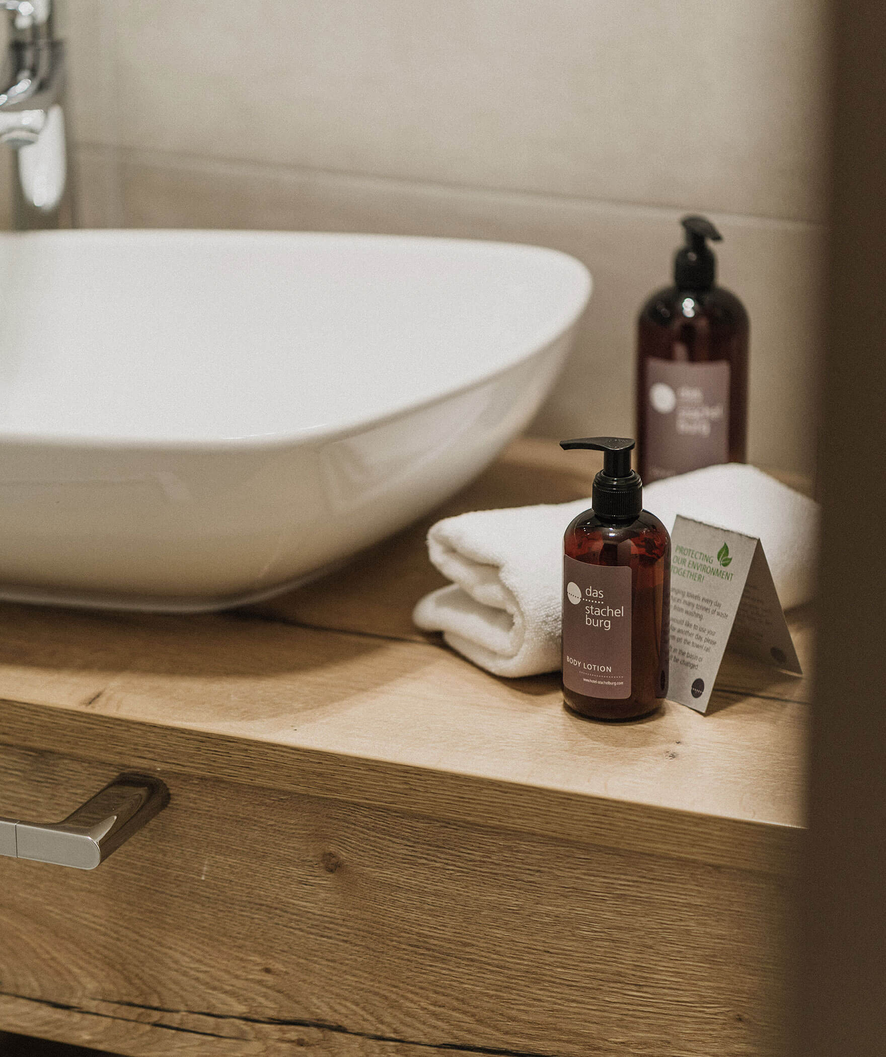 Waschbecken mit Seife daneben