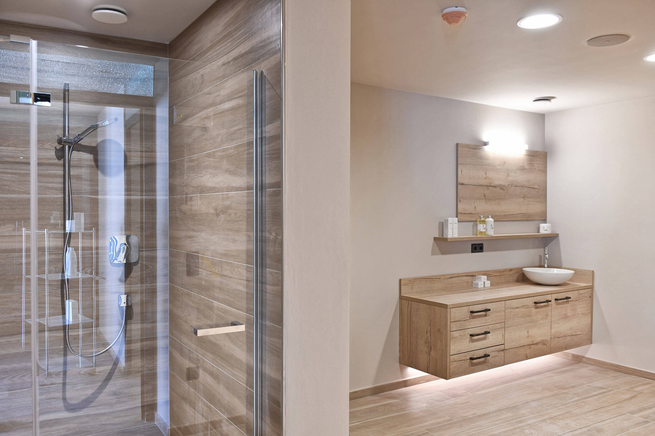 Dusche im Wellnessbereich